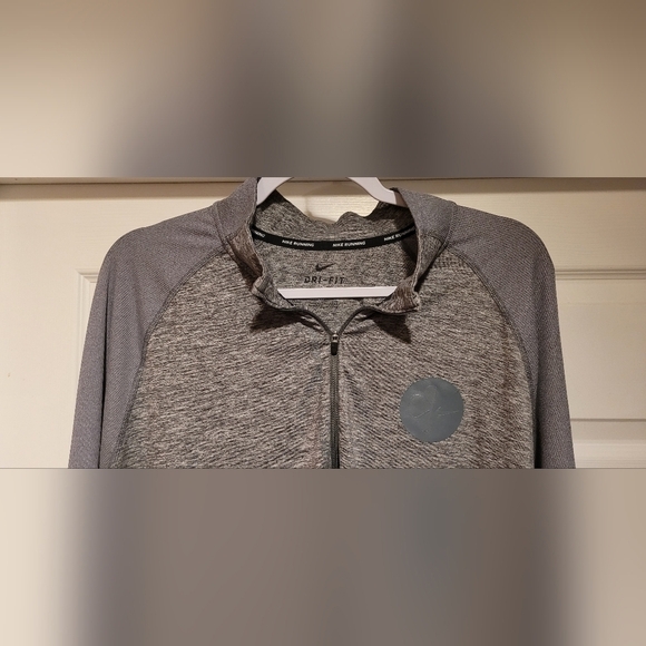 Nike Dri-Fit Running Mens 2019 Bank of America Shamrock Shuffle Collection Shirt - Picture 2 of 11